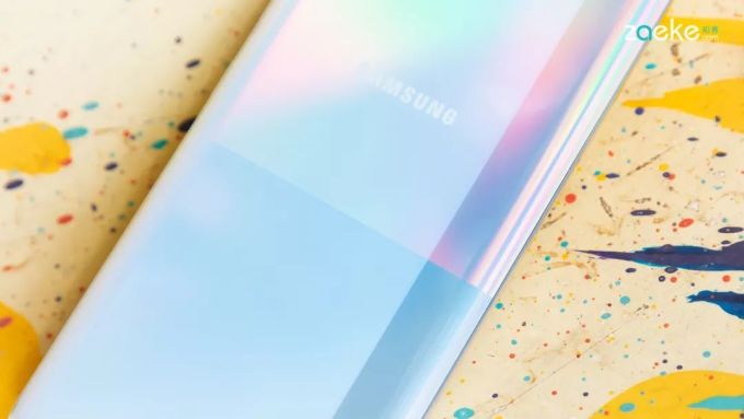 三星Galaxy A90 5G玩了手“减法”,换来了更亲民的印象