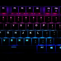 颜值与实力兼具 - 赛睿 APEX 7 TKL 游戏机械键盘