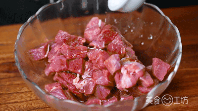 快手焖牛肉，15分钟就能吃上，酥烂入味，好鲜美~
