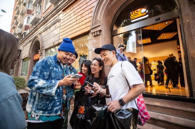 潮闻快食 | adidas 推出星战主题 ALPHAEDGE 4D ;Dior x Stussy 重磅联名企划疑似曝光!