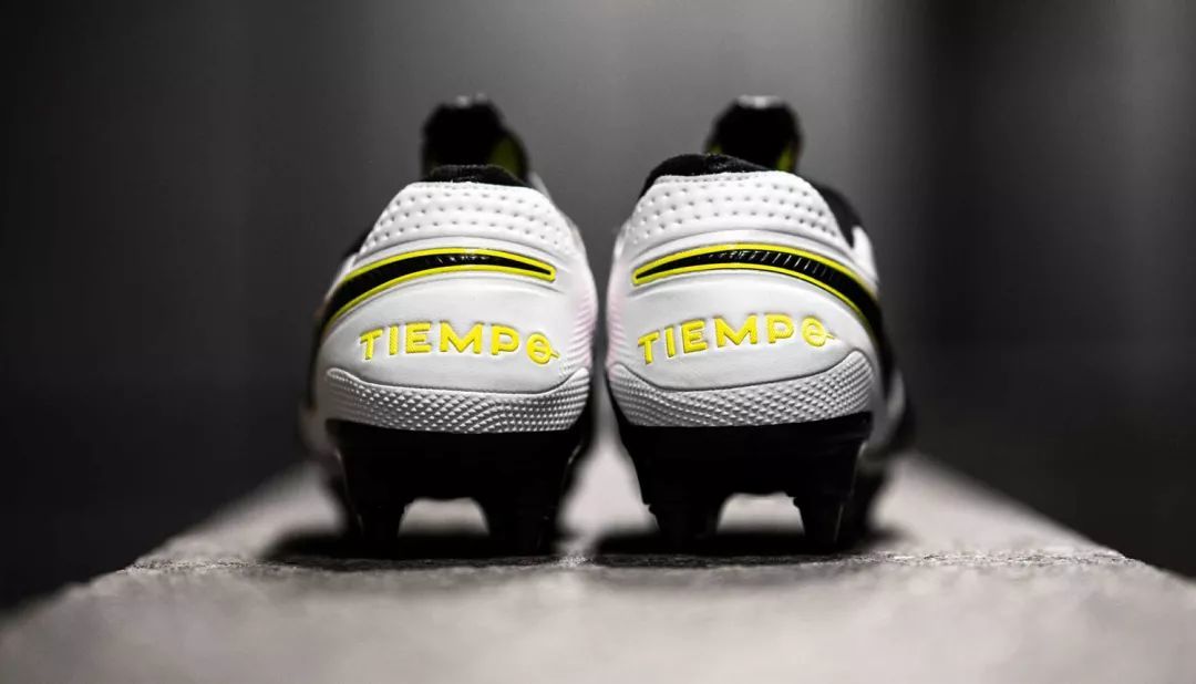 耐克发布新配色Tiempo Legend 8足球鞋