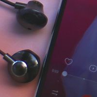 佩戴舒适设计简单，图拉斯手机耳机体验