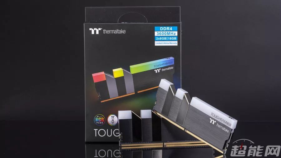 Tt ToughRAM RGB内存评测：独特的造型，强大的灯效控制
