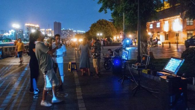把社区嘉年华搬进天体中心是什么玩法?我先带你们探探路
