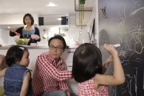 139㎡被他以北欧混搭工业风装修,装出个性客厅、亲子餐厅,还有一家四口同乐的南洋庭院