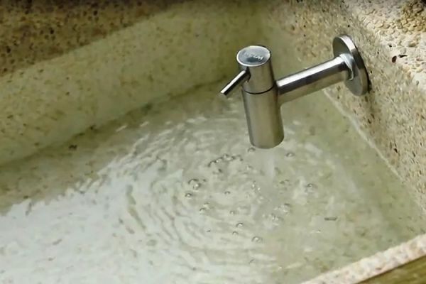 139㎡被他以北欧混搭工业风装修,装出个性客厅、亲子餐厅,还有一家四口同乐的南洋庭院