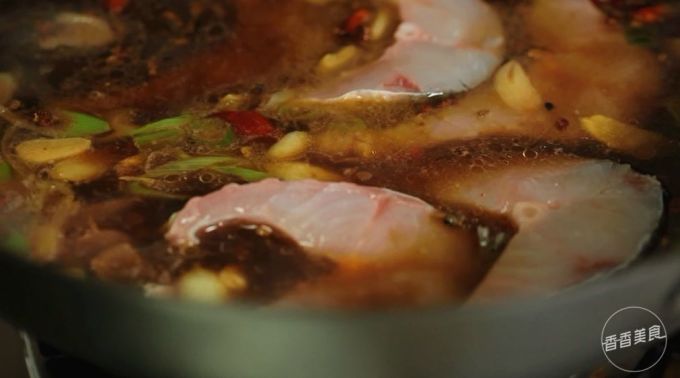 传说中的东北神菜铁锅炖烀饼子,在家也能轻松搞定