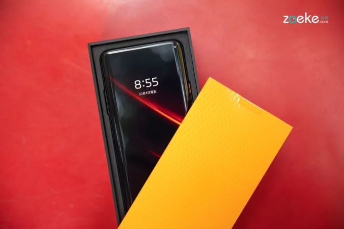 OnePlus 7T Pro 迈凯伦限定版,跨界翘楚之间对“速度”的一种共鸣