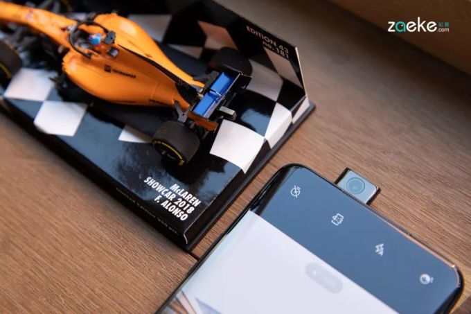 OnePlus 7T Pro 迈凯伦限定版,跨界翘楚之间对“速度”的一种共鸣