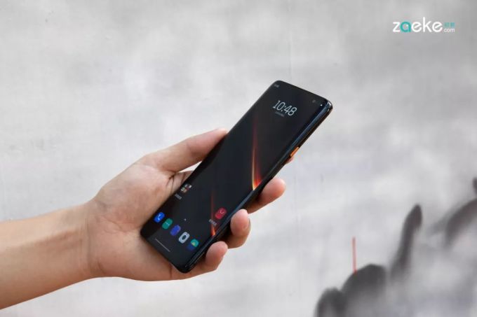 OnePlus 7T Pro 迈凯伦限定版,跨界翘楚之间对“速度”的一种共鸣