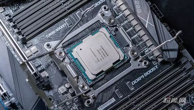Intel Core i9-10980XE天梯榜首测：性价比倍增的至尊酷睿