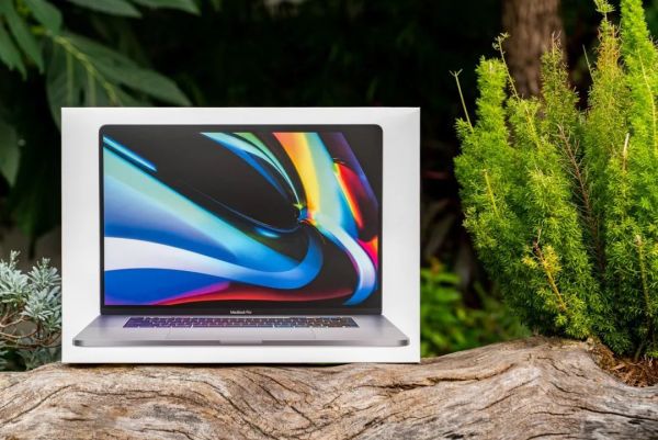 全新登场的 MacBook Pro 16,其实更应该说是“重新回归”