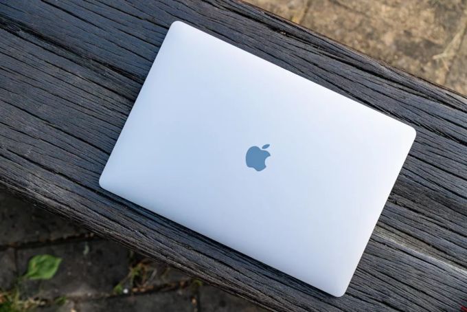 全新登场的 MacBook Pro 16,其实更应该说是“重新回归”