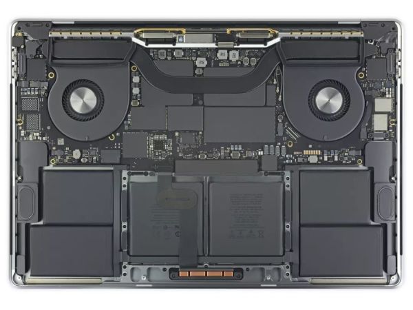 全新登场的 MacBook Pro 16,其实更应该说是“重新回归”