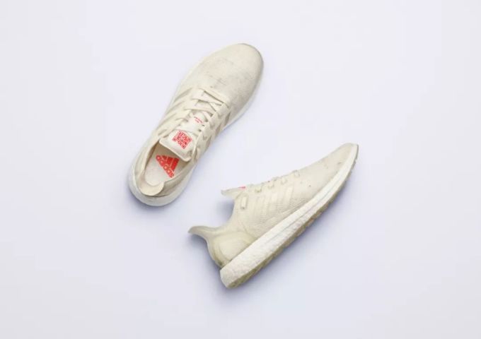 潮闻快食丨黑红Air Jordan XI抢先实物鉴赏, Supreme x Martin Wong联名系列释出