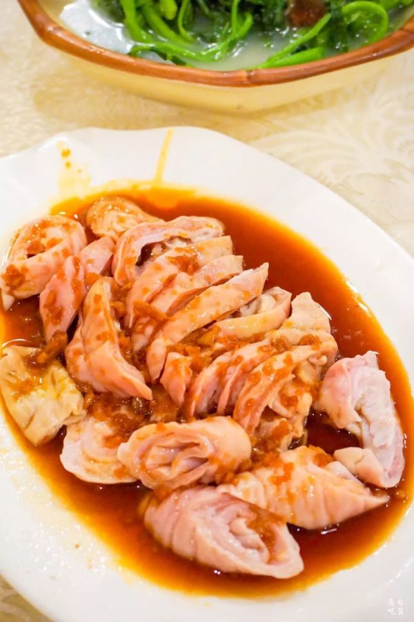 救命!这家餐厅的菜有怪味,开了30年怎么还没人投诉?