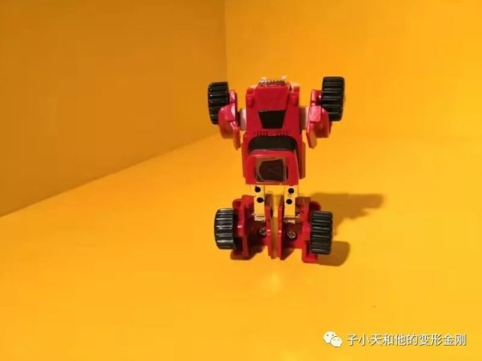 【评玩具】子小天:大果果测评《变形金刚 G1复刻版挡板背离!》