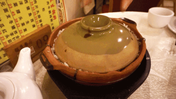 救命!这家餐厅的菜有怪味,开了30年怎么还没人投诉?