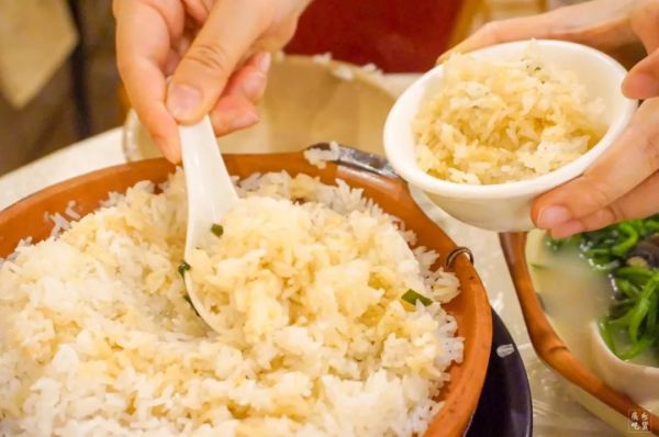 救命!这家餐厅的菜有怪味,开了30年怎么还没人投诉?