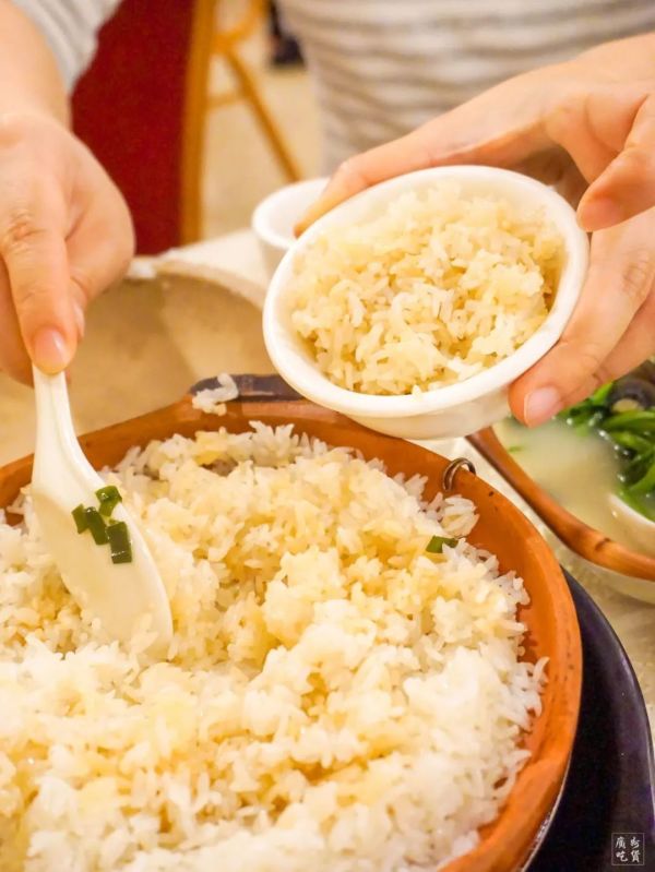救命!这家餐厅的菜有怪味,开了30年怎么还没人投诉?