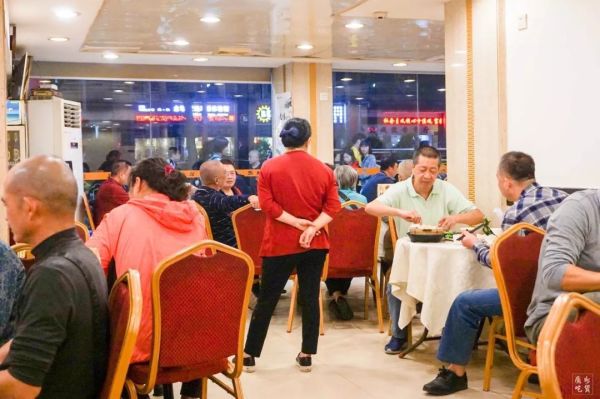 救命!这家餐厅的菜有怪味,开了30年怎么还没人投诉?