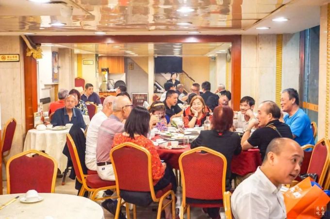 救命!这家餐厅的菜有怪味,开了30年怎么还没人投诉?