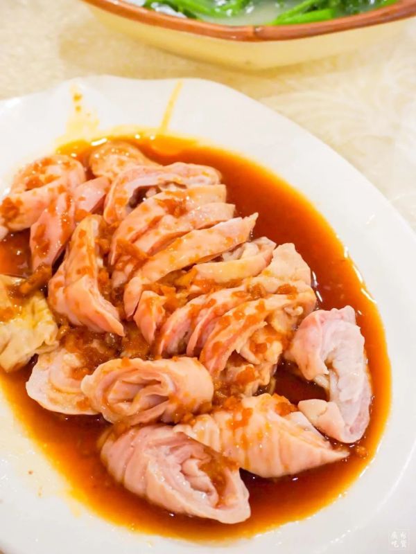 救命!这家餐厅的菜有怪味,开了30年怎么还没人投诉?