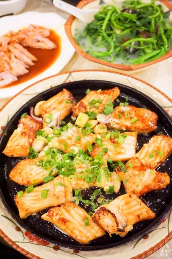 救命!这家餐厅的菜有怪味,开了30年怎么还没人投诉?