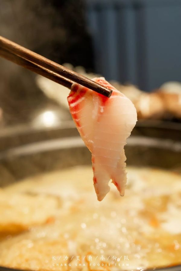 捞缘乐和城店连续七天5折,御寒法宝猪肚鸡!一锅热腾瞬间回魂