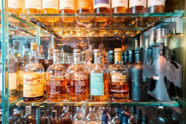 太古汇的五星级酒店里,藏着一间明星也爱打卡的Whisky Bar