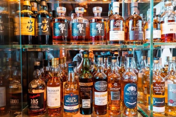 太古汇的五星级酒店里,藏着一间明星也爱打卡的Whisky Bar