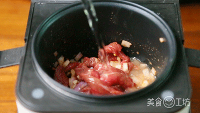 7.gif 猪肉涨价后全靠它,这么做,电饭煲都被香翻了!
