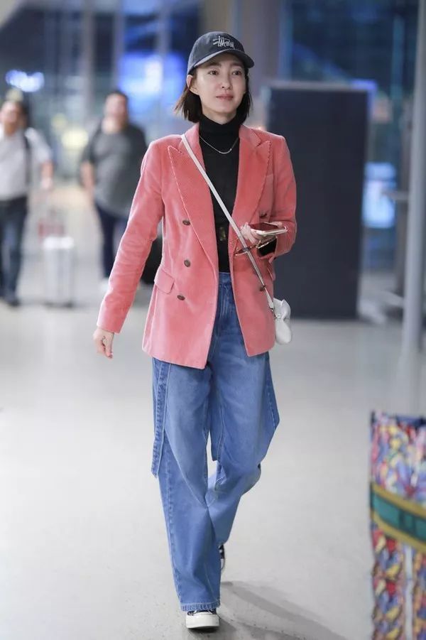 有什么是比背一只包,更简单的时髦方式?| FASHION