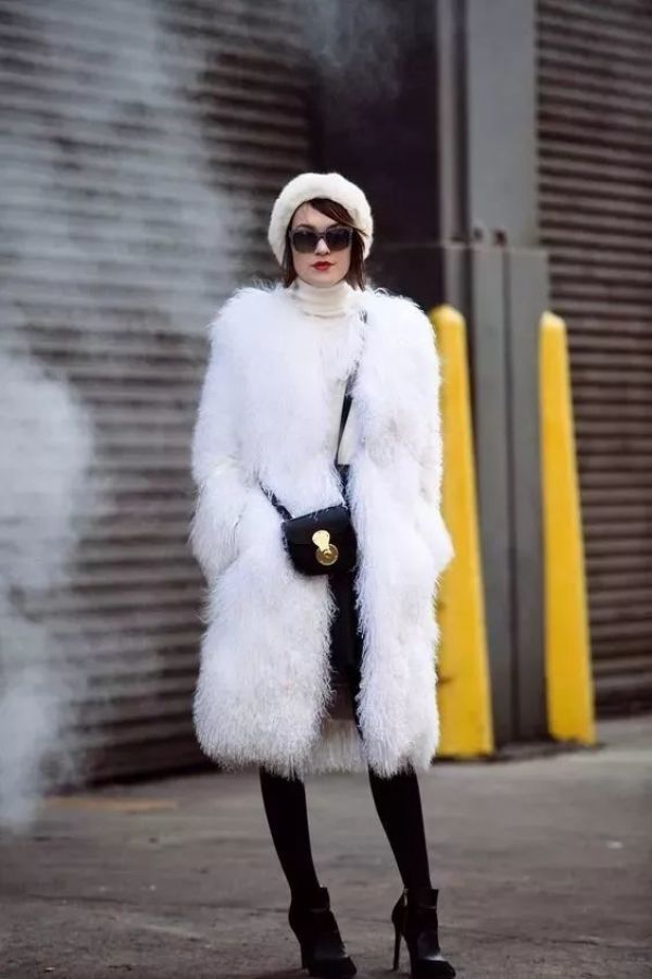 有什么是比背一只包,更简单的时髦方式?| FASHION