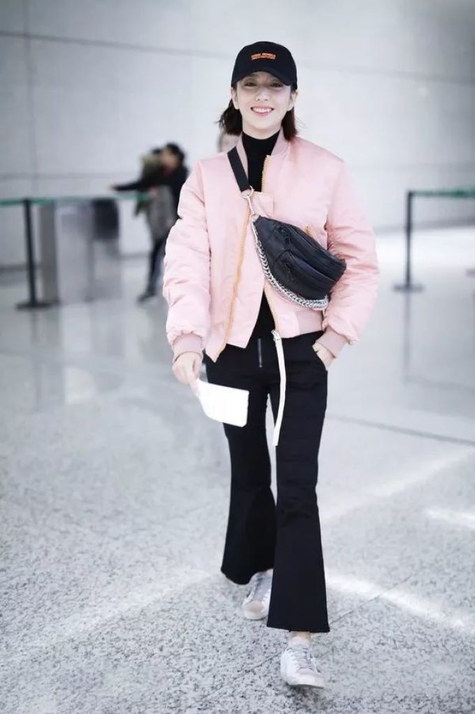 有什么是比背一只包,更简单的时髦方式?| FASHION