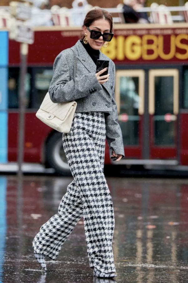 有什么是比背一只包,更简单的时髦方式?| FASHION