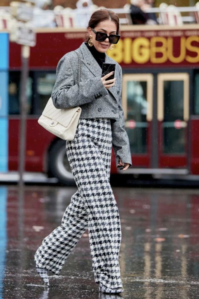 有什么是比背一只包,更简单的时髦方式?| FASHION