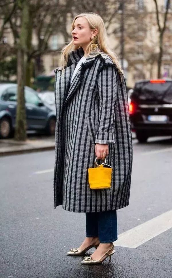 有什么是比背一只包,更简单的时髦方式?| FASHION
