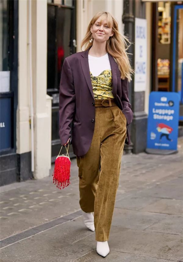 有什么是比背一只包,更简单的时髦方式?| FASHION