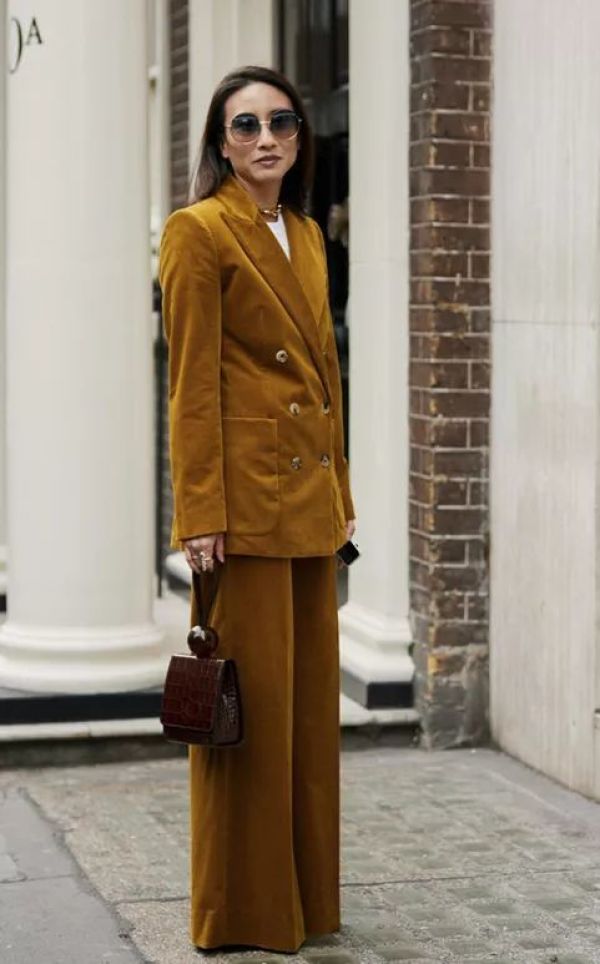 有什么是比背一只包,更简单的时髦方式?| FASHION