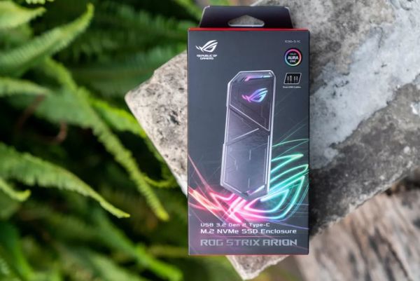 ROG Strix Arion 幻影移动硬盘盒体验:除了固态硬盘,还塞进去了灯?!