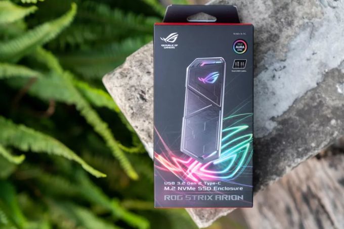 ROG Strix Arion 幻影移动硬盘盒体验:除了固态硬盘,还塞进去了灯?!
