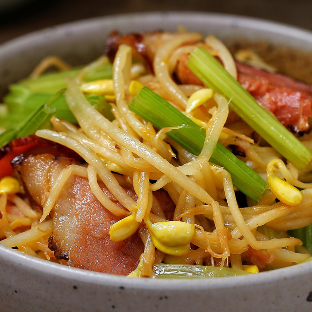 冬天数这肉最香，无论搭配什么都是一盘好菜，虽然小贵也要舍得吃