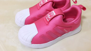 小妞衣橱 篇十七：娃的第一双三叶草 adidas女童贝壳鞋天然粉