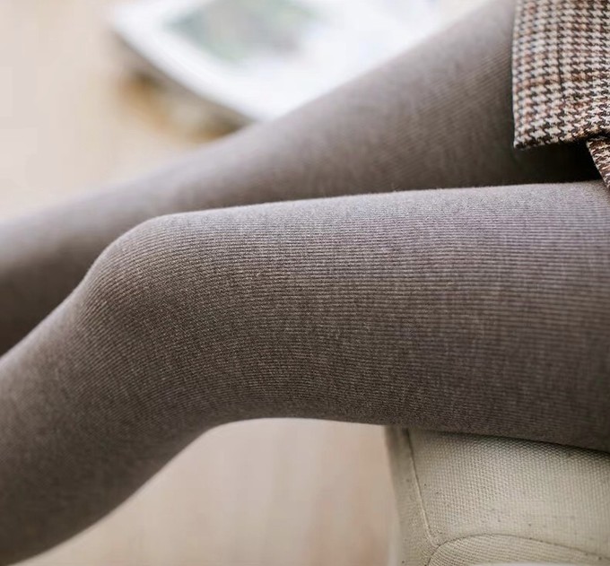 寒意降临，如何成就一个丝袜美人？秋冬丝袜你PK哪一款？