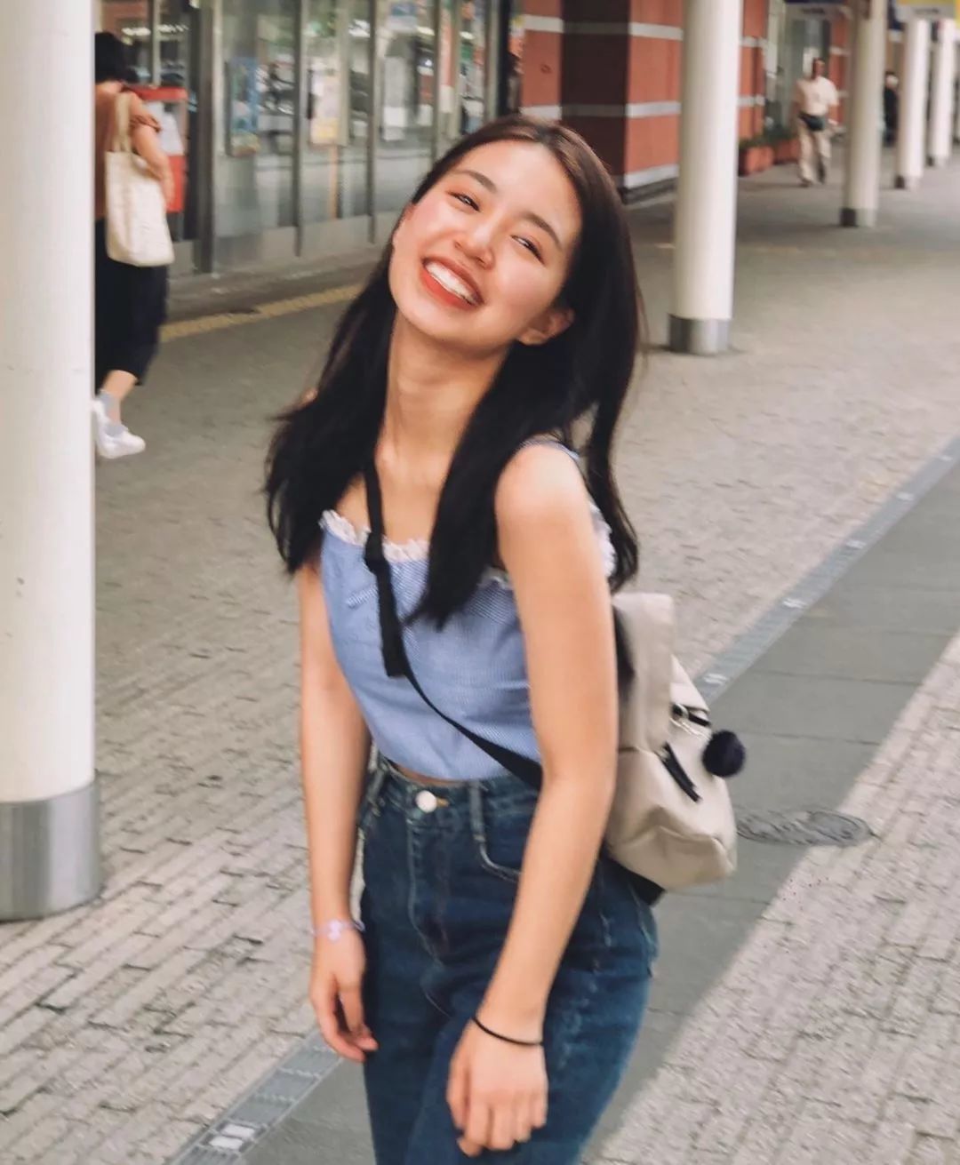 这个全越南笑得最甜的女生，真的太会拍照了！