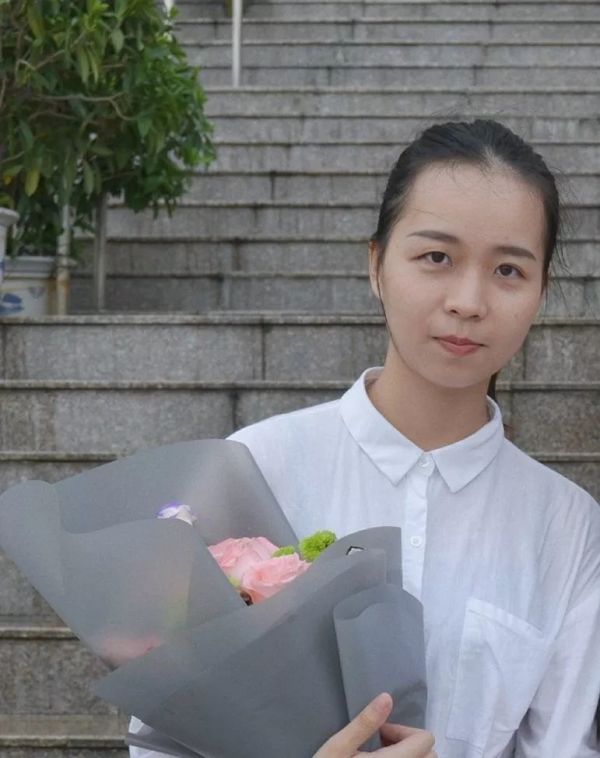 脸型、五官全是“硬伤”,这位女明星是如何自我造型的?