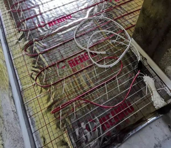 地暖可以用木地板吗?甲醛会超标吗?一文教你选择、安装、维护,水暖、电暖都懂了!