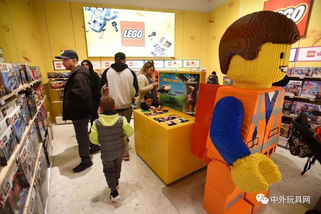 美国玩具反斗城实体店回归玩具巨头都很捧场