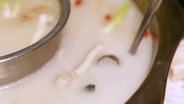 9.gif 成都很野的蒙古包夜市,烧烤要卖1699元!